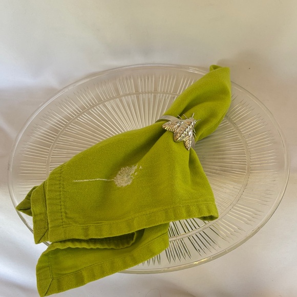 VINTAGE! SET OF 6 GENTLY WORN VERY PRETTY SILVER INSECT NAPKIN RINGS - Picture 6 of 12